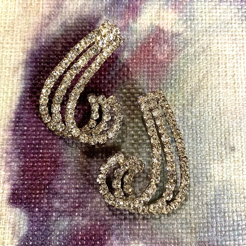 Ultra Chic Vintage Rhinestone Earrings